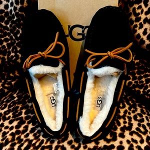 UGG W Dakota Moccasin Slipper NEW